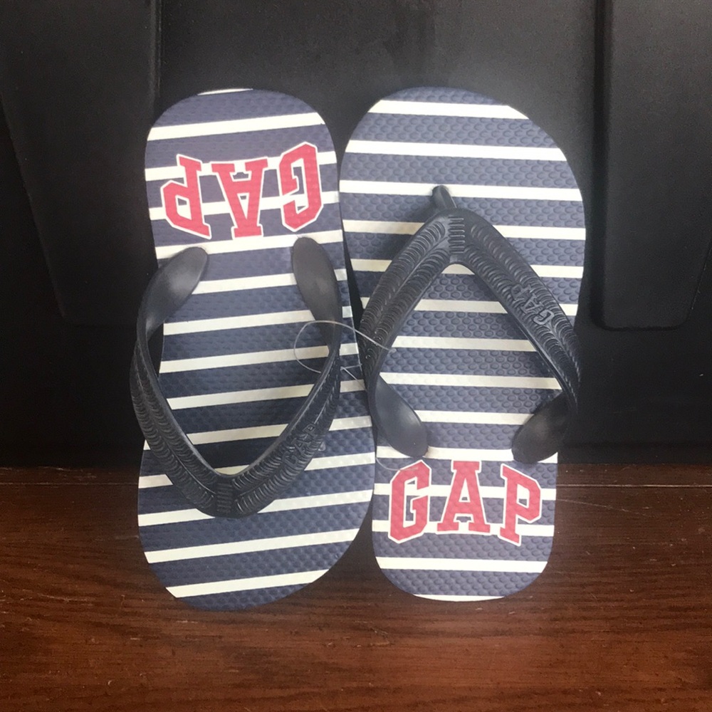 Nwot- Gap Flip flops